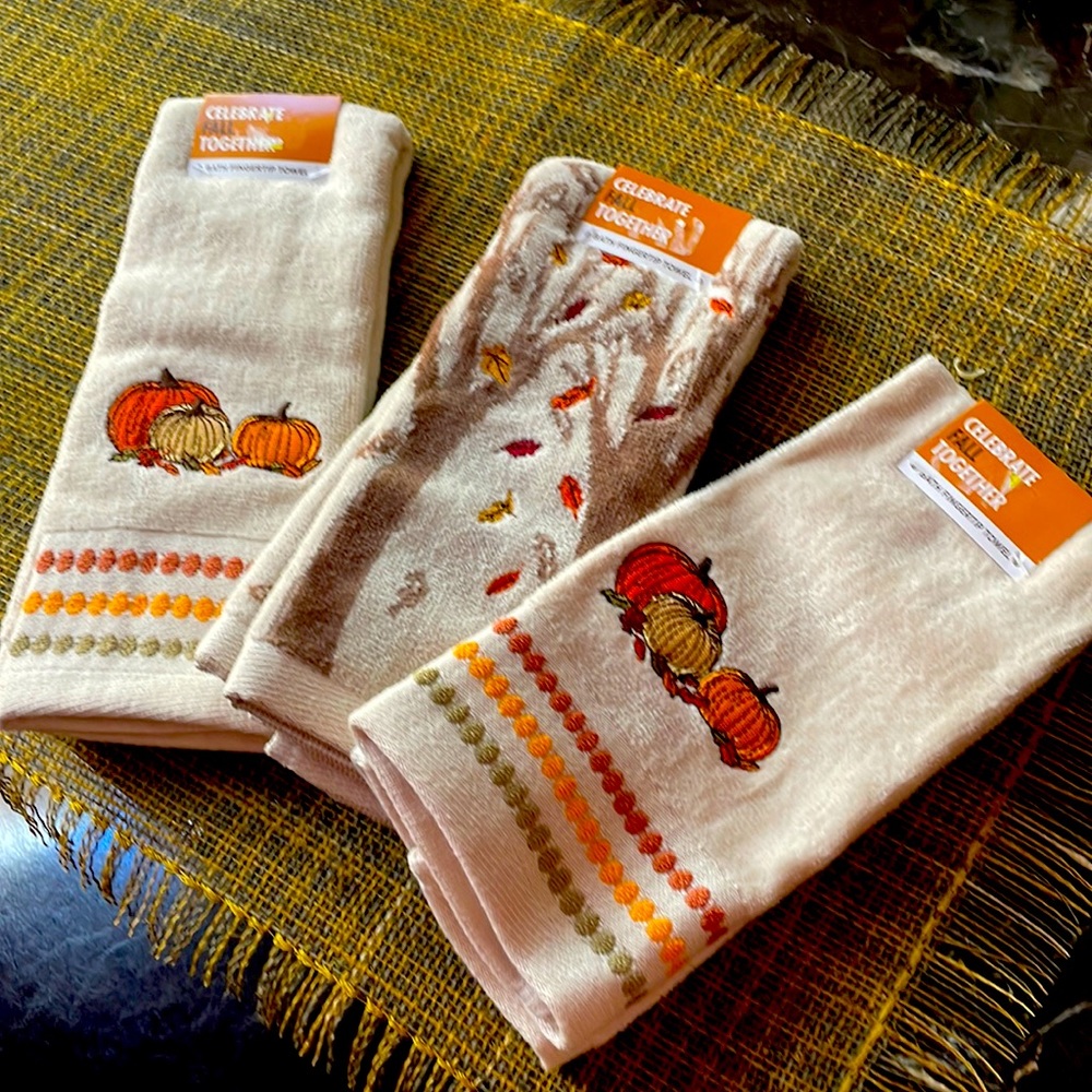 3 Bath Fingertip Towels
